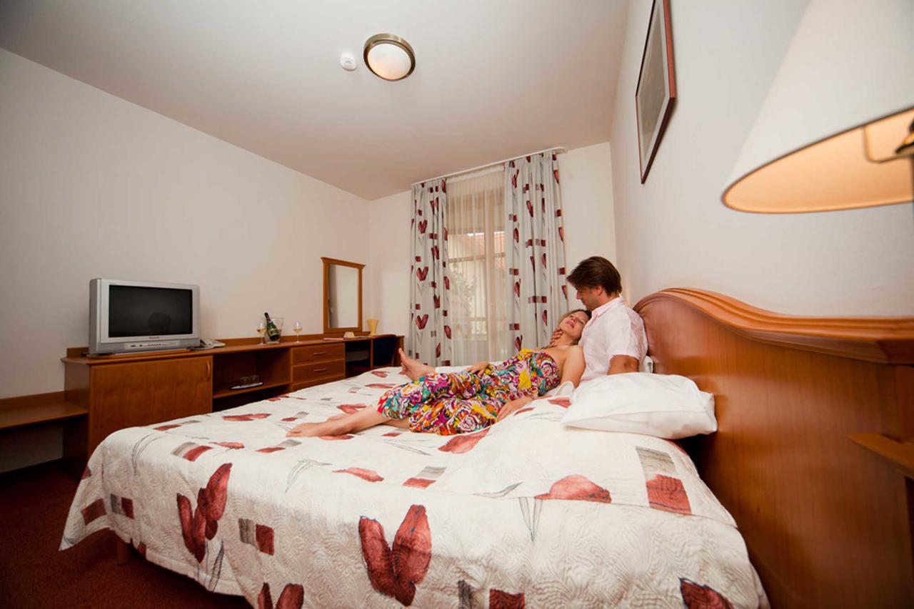 Kehida Hertelendy Haz Hotel Kehidakustány Buitenkant foto