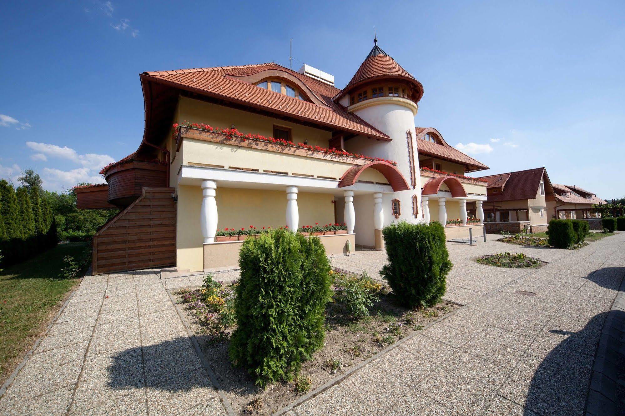 Kehida Hertelendy Haz Hotel Kehidakustány Buitenkant foto